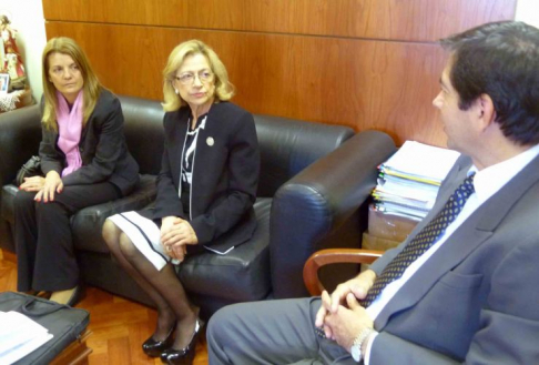 La comitiva fue recibida por la ministra Alicia Pucheta de Correa.
