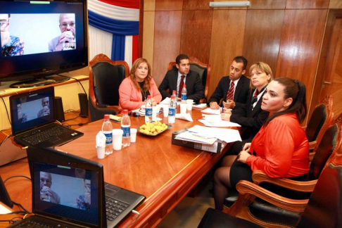 La videoconferencia contó con la participación de responsables de las direcciones de Mediación, Asuntos Internacionales, la Dirección General del Justicia del Ministerio de Justicia y la consultora internacional Cynthia Bendlin.