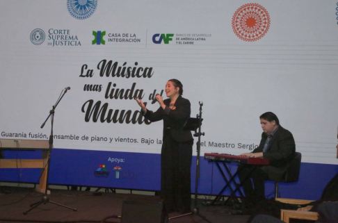 Andrea Valobra y el maestro Sergio Cuquejo.
