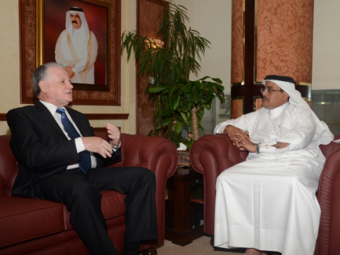 Foto archivo durante una reunión mantenida entre el presidente de la CSj del Paraguay, doctor Vìctor Manuel Núñez y al alto magistrado de Qatar Masoud Al-Ameri  