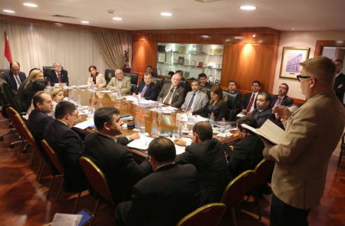 Autoridades de CSJ escuchando las inquietudes de representantes de los gremios de abogados.