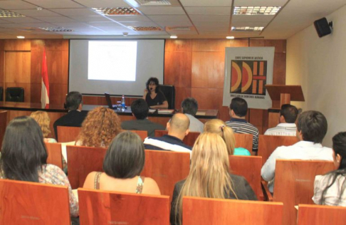 La máster en Etnología, Gloria Scappini disertó acerca de la cultura Mbya-Guaraní, su territorio y organización social