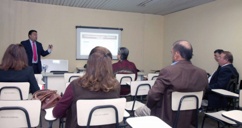 Continúan cursos sobre expediente y trámites electrónicos en la sede judicial de la Capital.
