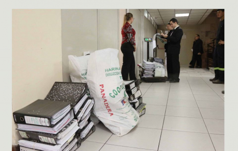 Depuraron más de 800 kilos de papel y cartón en desuso en juzgados del Fuero Civil y Comercial de la Capital.