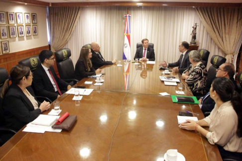 Presidió la reunión, el titular de la Corte Suprema de Justicia, doctor Alberto Martínez Simón acompañado por el vicepresidente primero, doctor Luis María Benítez Riera