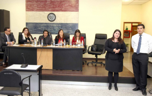 Con miras al concurso Moot Court se llevó a cabo una simulación-ensayo de alegatos orales.