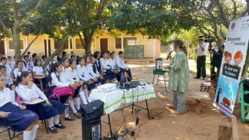 La Jueza de la Niñez y de la Adolescencia doctora Mónica Duarte dialogó con los jóvenes