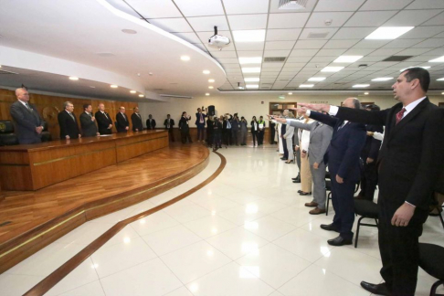 Magistrados, agentes fiscales, defensores y un síndico juraron ante la Corte.