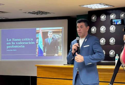 Ministro Ríos Ojeda disertó sobre la sana crítica en la valoración probatoria