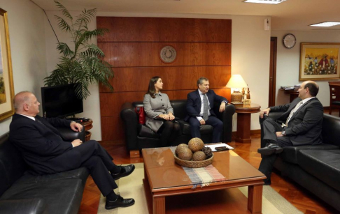 Este jueves se llevó a cabo un encuentro entre autoridades judiciales y del Ministerio de Tecnologías de la Información y Comunicación (MITIC) en el despacho de la presidencia de la Corte Suprema de Justicia.