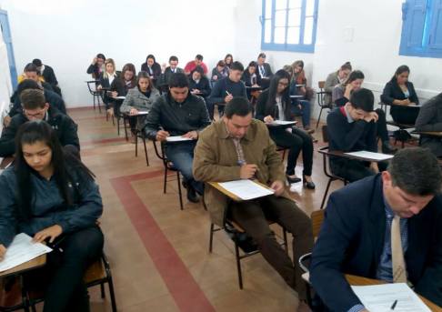 En la sede de la Facultad de Ciencias Jurídicas de la Universidad Católica (UCA) filial Concepción se desarrolla la evaluación psicotécnica.