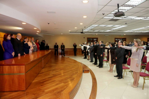 Magistrados, agentes fiscales y defensores públicos prestaron juramento. 