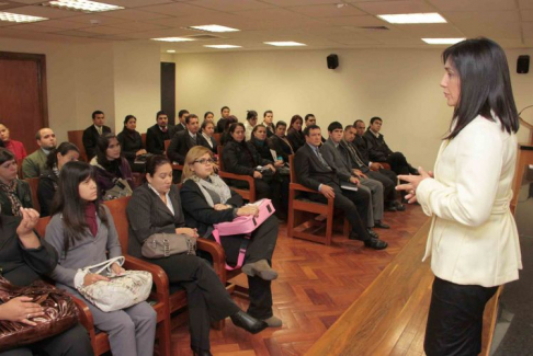 La jueza Penal de Sentencia, doctora Maria Luz Martinez brindó una charla los alumnos de la UTIC