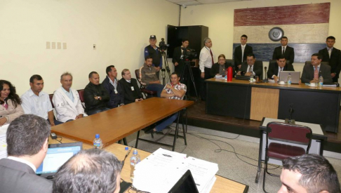 El Tribunal de Sentencia, presidido por el juez Ramón Trinidad, dando inicio a la audiencia pública.