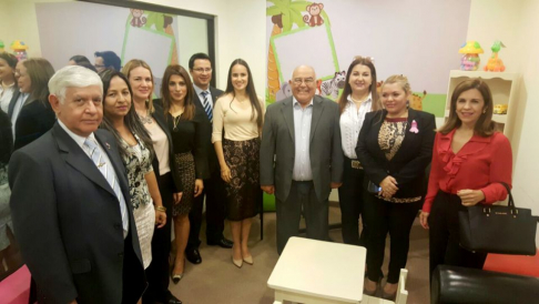 El ministro de la Corte Suprema de Justicia, Sindulfo Blanco acompañado de autoridades judiciales.