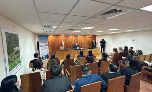 Alumnos de Uninorte visitaron la sede judicial de Asunción.