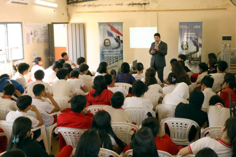 Educando en Justicia instruyó a alumnos de la Escuela Nacional República del Perú.