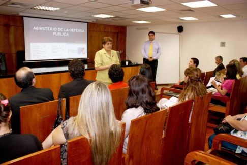 La Defensora General de la República, Noyme Yore durante la reunión con coordinadores