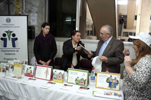 El ministro de la Corte Suprema de Justicia, doctor Miguel Oscar Bajac estuvo acompañando la campaña