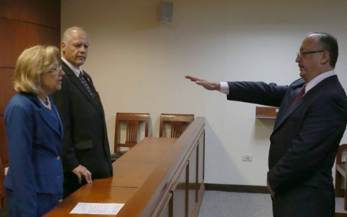 Juramento de rigor del magistrado Uvaldo Aquino, de Caaguazú.