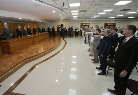 Magistrados, agentes fiscales, defensores y un síndico juraron ante la Corte.