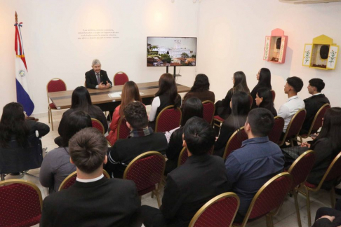 Estudiantes de la Facultad de Derecho, Ciencias Políticas y Sociales de la Universidad Nacional de Pilar (UNP) realizaron visita guiada al Palacio de Justicia de Asunción.