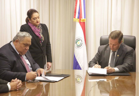 El presidente de la Corte Suprema de Justicia, doctor Alberto Martínez Simón, y el rector de la Universidad de la Integración de las Américas (UNIDA), Eduardo Chavarri Joo, firmaron un convenio para la cooperación mutua.
