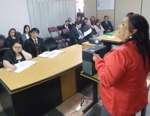 La socialización estuvo a cargo de la jueza de la Niñez y Adolescencia, abogada Rosa Yambay.