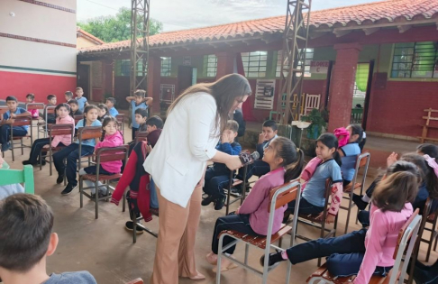 La jueza Morel conversó con los alumnos sobre los derechos y deberes establecidos en el Código de la Niñez y Adolescencia.