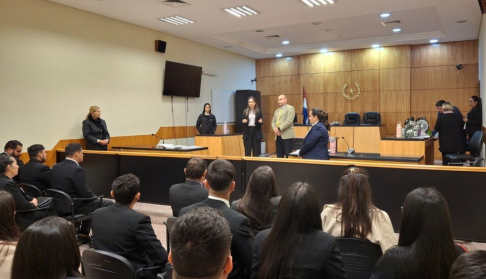 Estudiantes de Derecho visitaron el Palacio de Justicia de Caacupé para interiorizarse sobre el funcionamiento judicial.