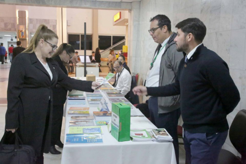 La dependencia organizadora invita a los interesados a acercarse a la venta de libros que contará con la exposición de diversos materiales.