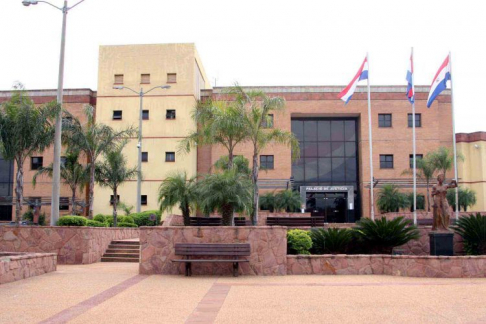 Fachada de la sede judicial de Caaguazú