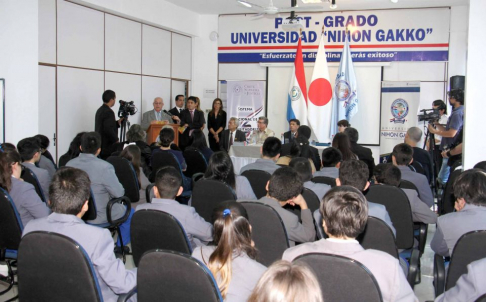 El acto se desarrolló en el salón auditorio de la institución.