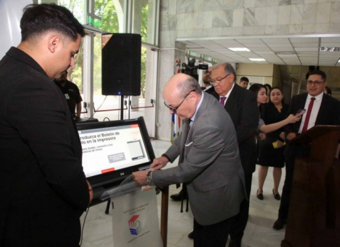 Máquinas electrónicas de votación habilitadas en el Palacio de Justicia para prácticas de abogados