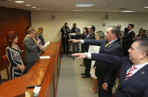 Juraron cinco magistrados ante autoridades judiciales.