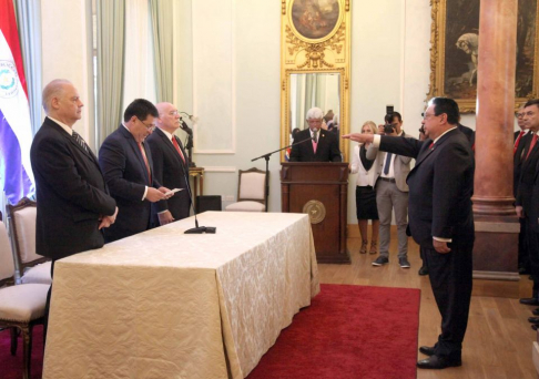 Por Decreto Nº 8148 se nombró a Julio César Vera Cáceres como embajador extraordinario y plenipotenciario del Paraguay ante el gobierno de la República Argentina.