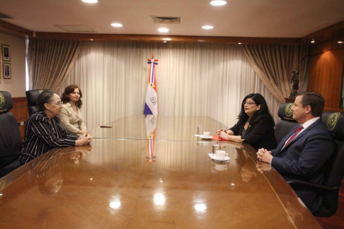 Ministros de la CSJ recibieron a ex ministra de la Corte Suprema de Colombia.