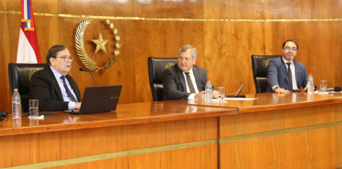 Con presencia del ministro de la Corte Suprema de Justicia, , en su carácter de coordinador general del curso, doctor Eugenio Jiménez Rolón.