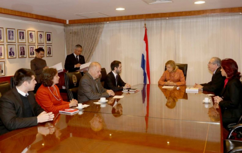 Acto de firma de convenio entre la Corte, IIJ y UCA.