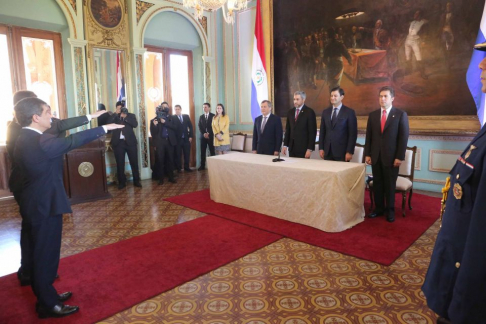 Titular de la Corte participó en juramento de embajadores.
