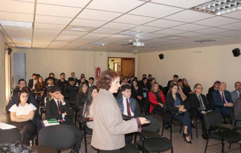 Feria de libros y capacitación sobre bases de datos jurídicas en Encarnación.