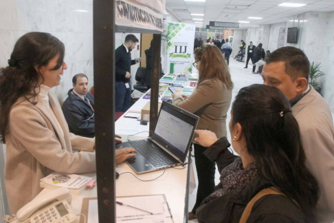 IIJ hace feria de libros y capacitación de bases de datos en Asunción.