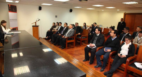 El acto de presentación contó con la participación de estudiantes y representantes de diversas universidades de nuestro país.