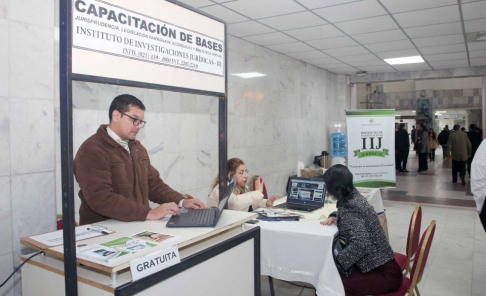 Se llevan a cabo capacitaciones gratuitas sobre base de datos jurídicos.