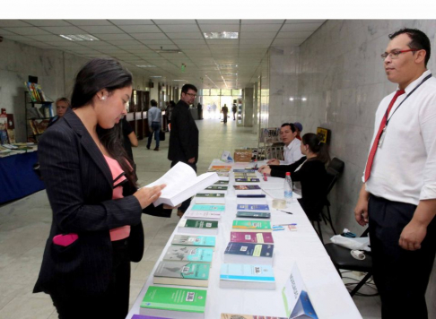 Inicio de la exposición correspondiente en la feria de libros.