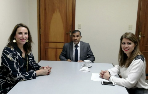 El ministro Ramírez Candia con la Dra. Soledad García Muñoz y la Dra. Nury Montiel.