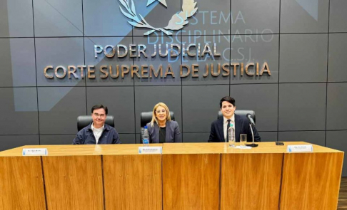 Participaron de la jornada la magistrada Juliana Giménez Portillo, el abogado Imbert Mereles del CIEJ y el abogado Alex Almada Cáceres.