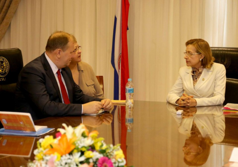 Reunión entre la ministra Alicia Pucheta de Correa, el relator especial de las NN.UU. Dainius Puras y representantes de la Dirección de DD.HH. de la Corte Suprema.