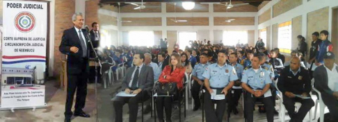 El profesor Ramón Silva tuvo a su cargo el taller en el que hubo una participación activa de todos los presentes.