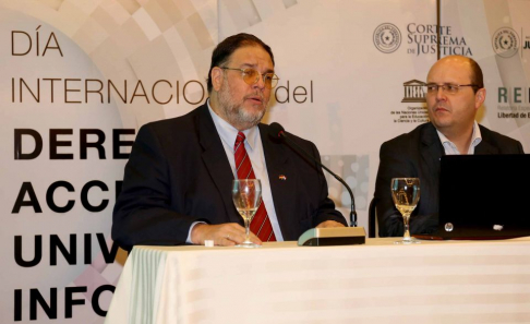 El doctor Benjamín Fernández Bogado durante su ponencia.